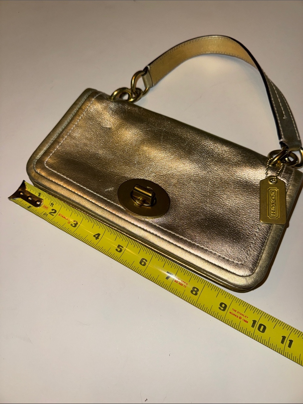 Coach Metallic Gold Leather Turnlock Wristlet Clutch EUC - Picture 2 of 9